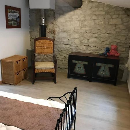 Le Grenier De Manee Villa Villemoustaussou Exteriör bild