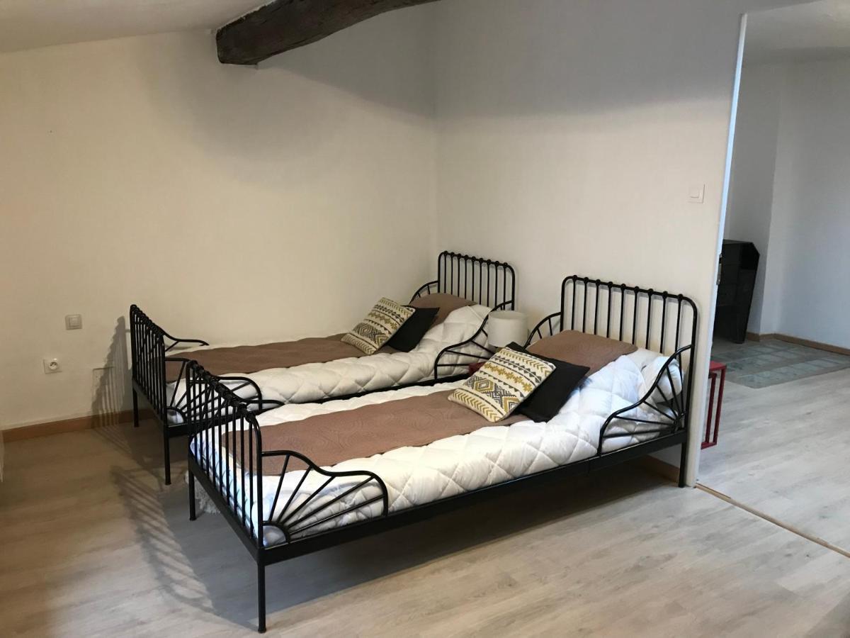 Le Grenier De Manee Villa Villemoustaussou Exteriör bild