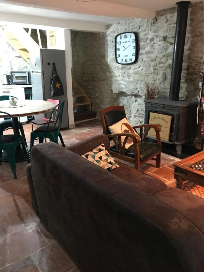 Le Grenier De Manee Villa Villemoustaussou Exteriör bild